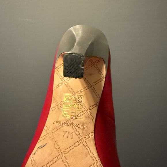 L.A.M.B Red Leather High Heel Platform Pump Shoes. Size 7 - Picture 3 of 6